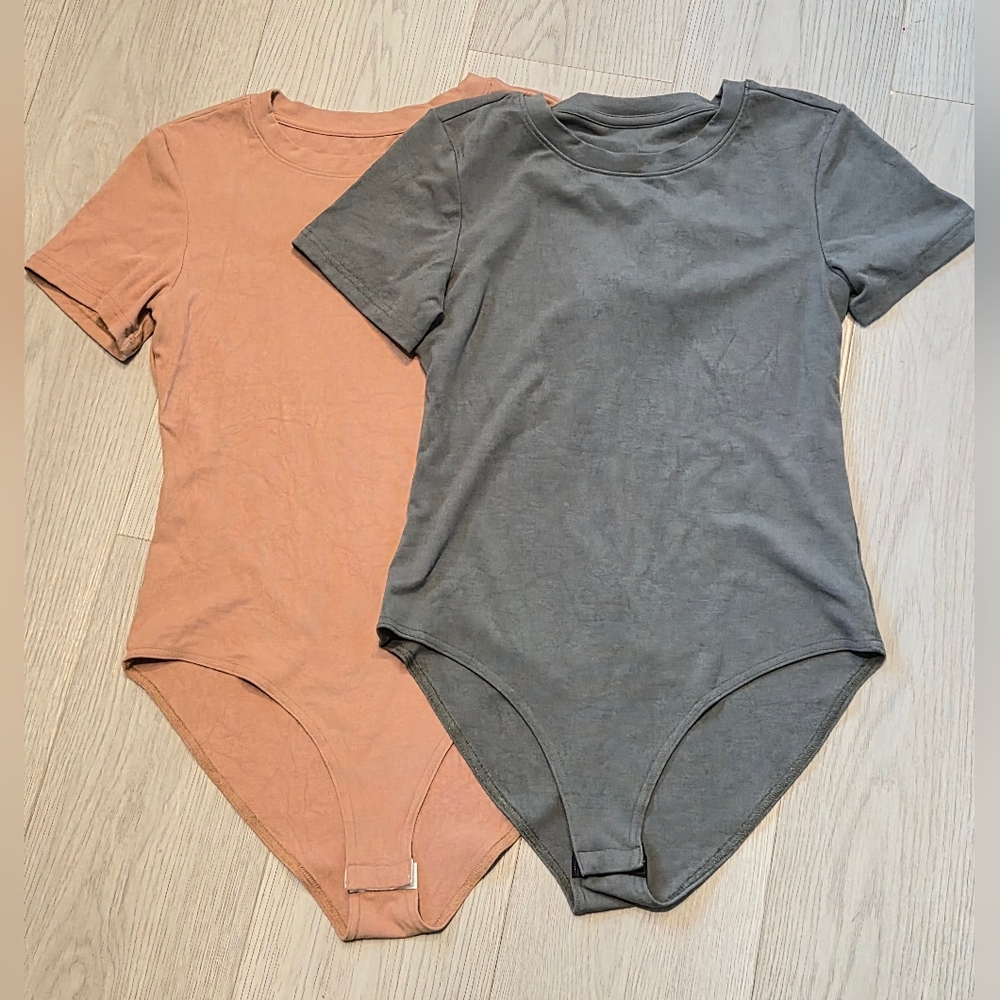 3 Pack Women’s Short Sleeve Bodysuit - Peach and Gray, Blue